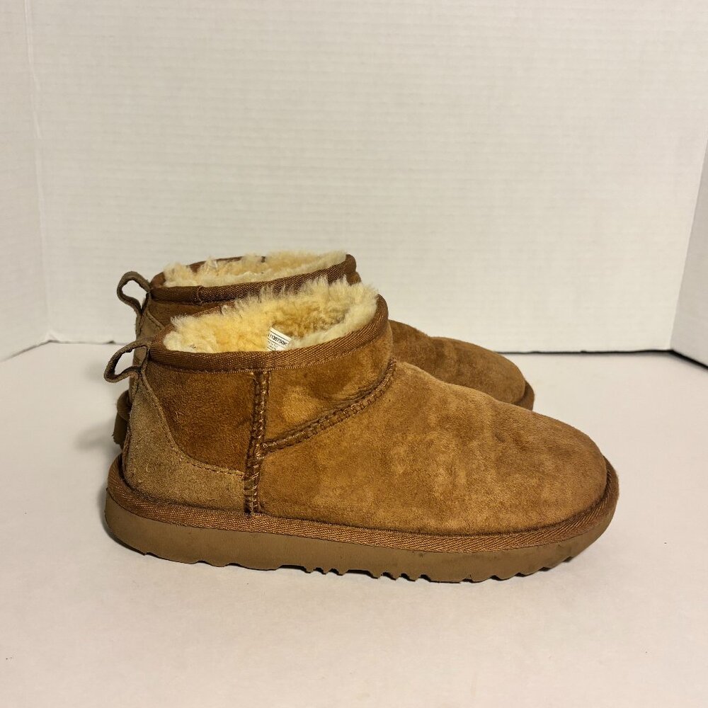 UGG Kids Classic Ultra Mini Boots Chestnut Suede Size 2 Youth